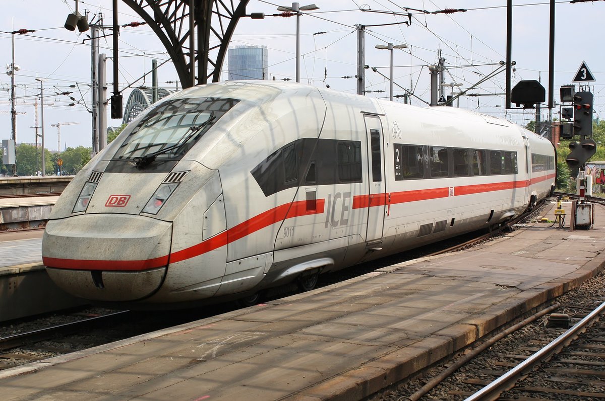 412 011 (5812 011-5) verlässt am 12.07.2019 als ICE1109 von Dortmund Hauptbahnhof nach München Hauptbahnhof den Kölner Hauptbahnhof. 