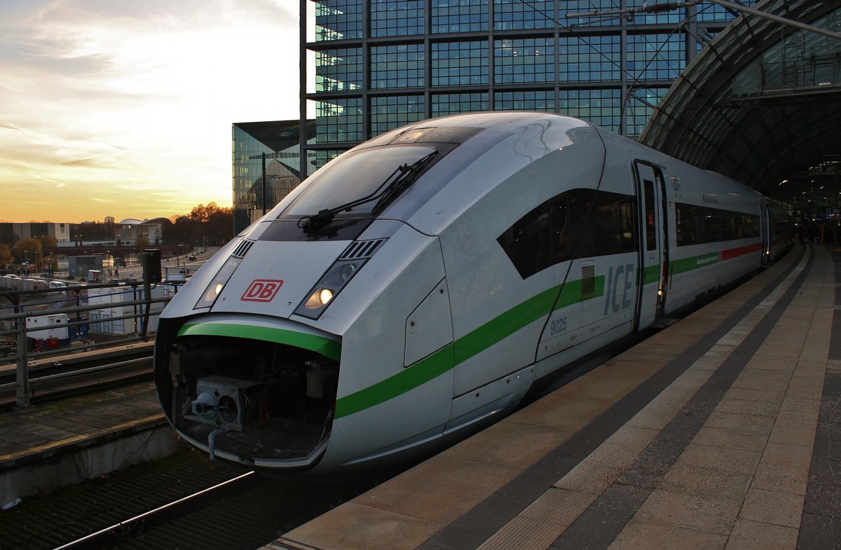 412 025 (5812 025-5)  Nordrhein-Westfalen  hat am 18.12.2020 als ICE372 von Interlaken Ost nach Berlin Ostbahnhof den Berliner Hauptbahnhof erreicht. 