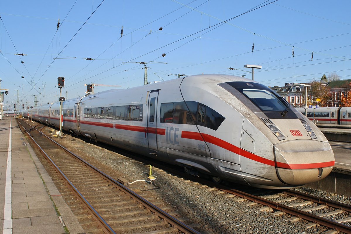 412 029 (0812 029-8) fährt am 10.11.2019 als ICE886 von München Hauptbahnhof in Hamburg-Altona ein. 