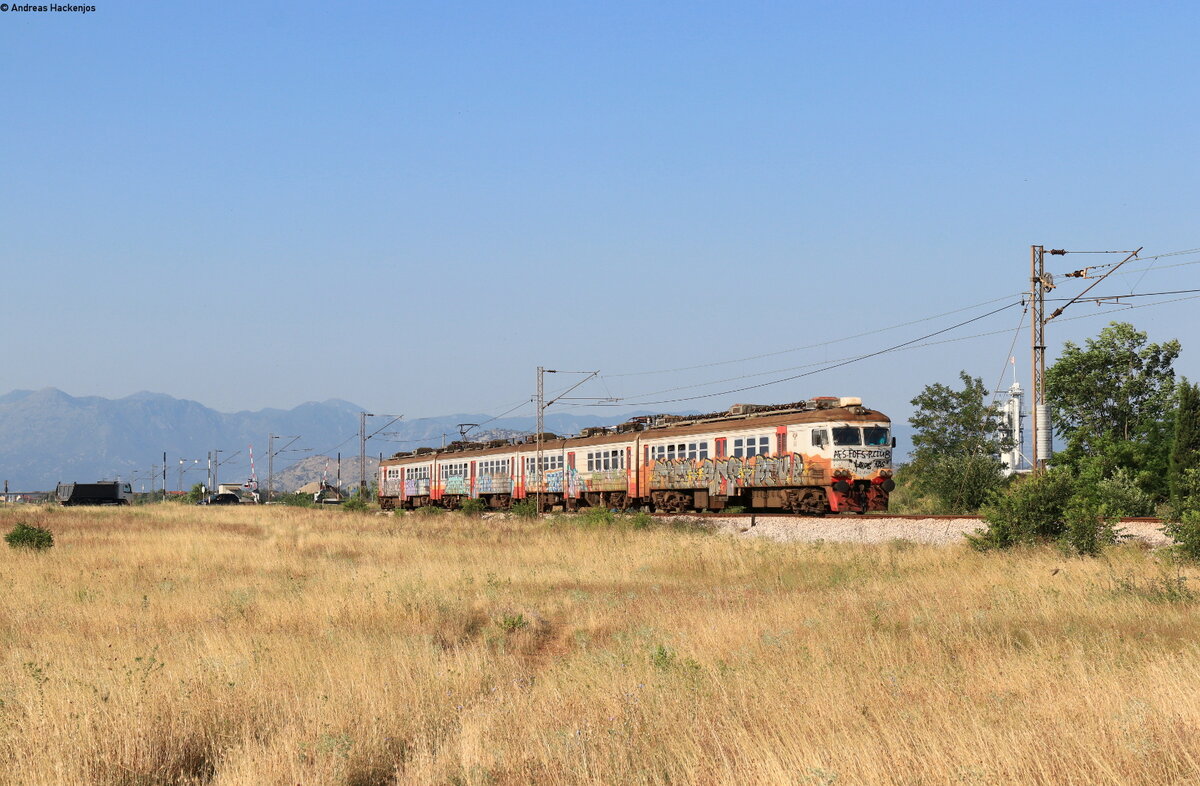 412 045/ 412 046 als R 6150 (Bar - Podgorica) bei Podgorica Aerodrom 18.6.22