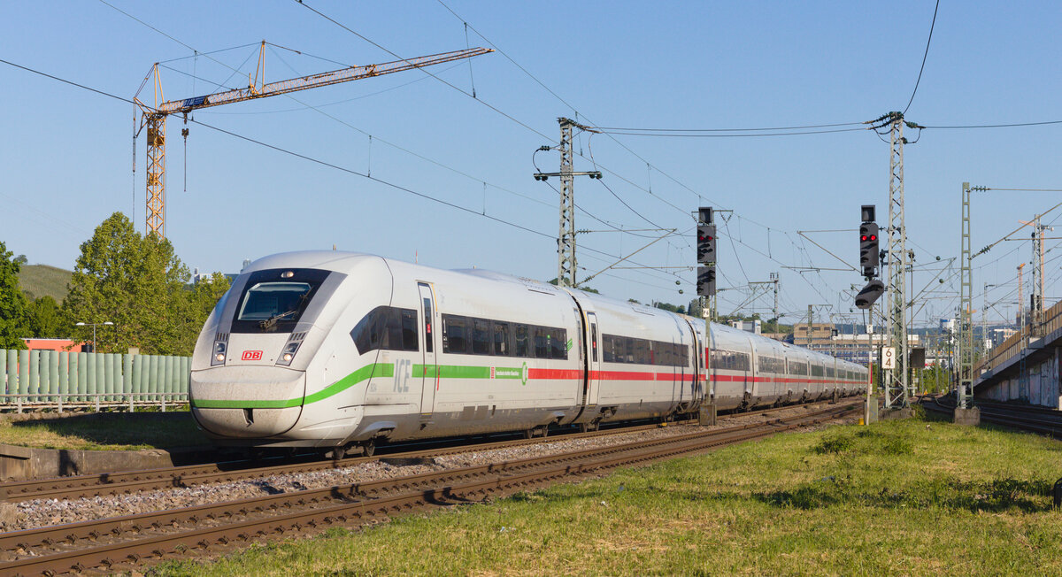 412 054 ff. als ICE 592 Stuttgart-Erfurt am 01.06.2021 bei der Durchfahrt in Stuttgart-Zuffenhausen. 
