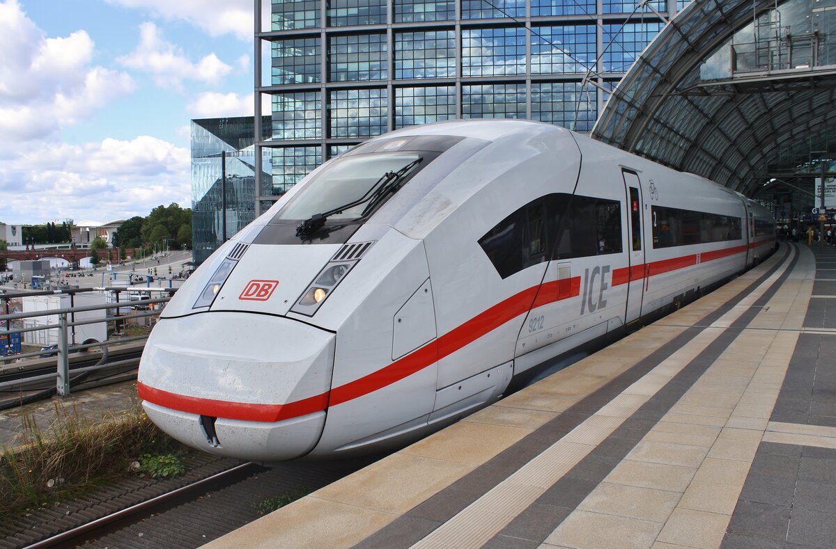 412 212 (7812 212-5) hat am 08.08.2021 als ICE843 von Düsseldorf Hauptbahnhof nach Berlin Ostbahnhof den Berliner Hauptbahnhof erreicht. 