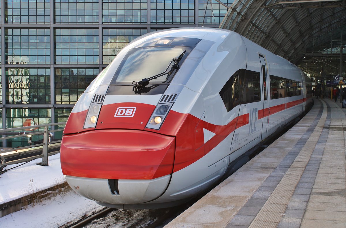 412 213 (6812 213-5) hat am 13.02.2021 als ICE557 von Köln Hauptbahnhof nach Berlin Ostbahnhof den Berliner Hauptbahnhof erreicht.