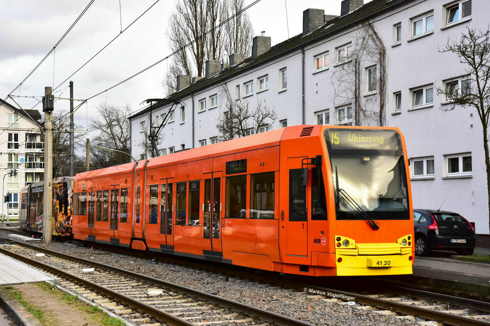 4120 auf der Wilhelm-Sollmann-Straße am 29.01.2015.
