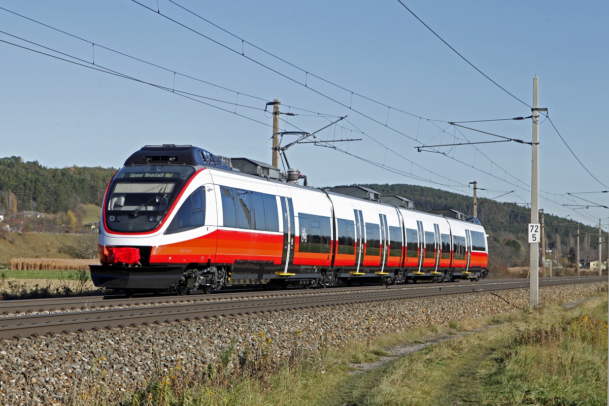 4124 003 als Sonderzug bei Gloggnitz am 15.11.2017.