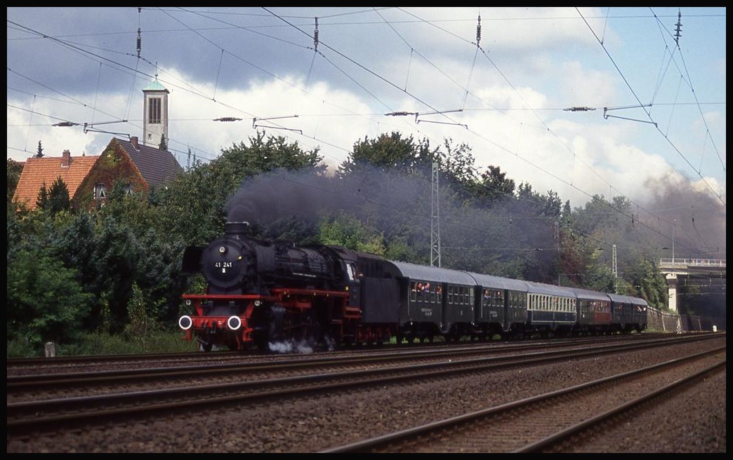 41241 mit Sonderzug bei Schweicheln Bermbeck am 5.9.1993 um 13.08 Uhr nach Bielefeld.