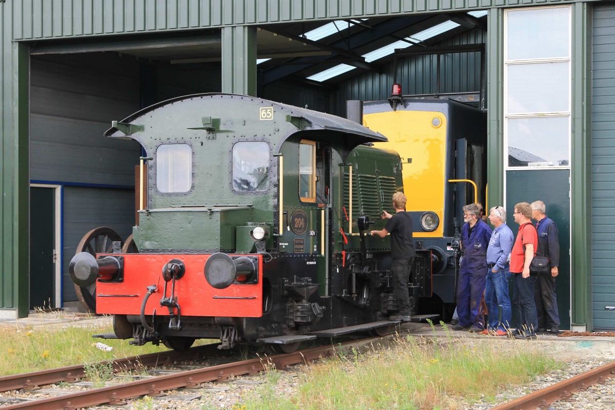 လSikဝ 204 der Stichting Stadskanaal Rail (STAR) auf Bahnhof Stadskanaal am 10-08-2013.