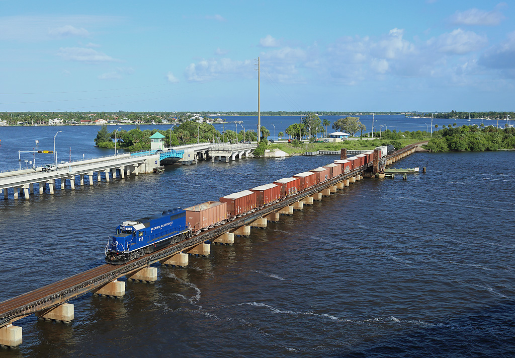 413 crosses the drawbridge at Stuart whilst working the local freight from Fort Pierce, 21 June 2016