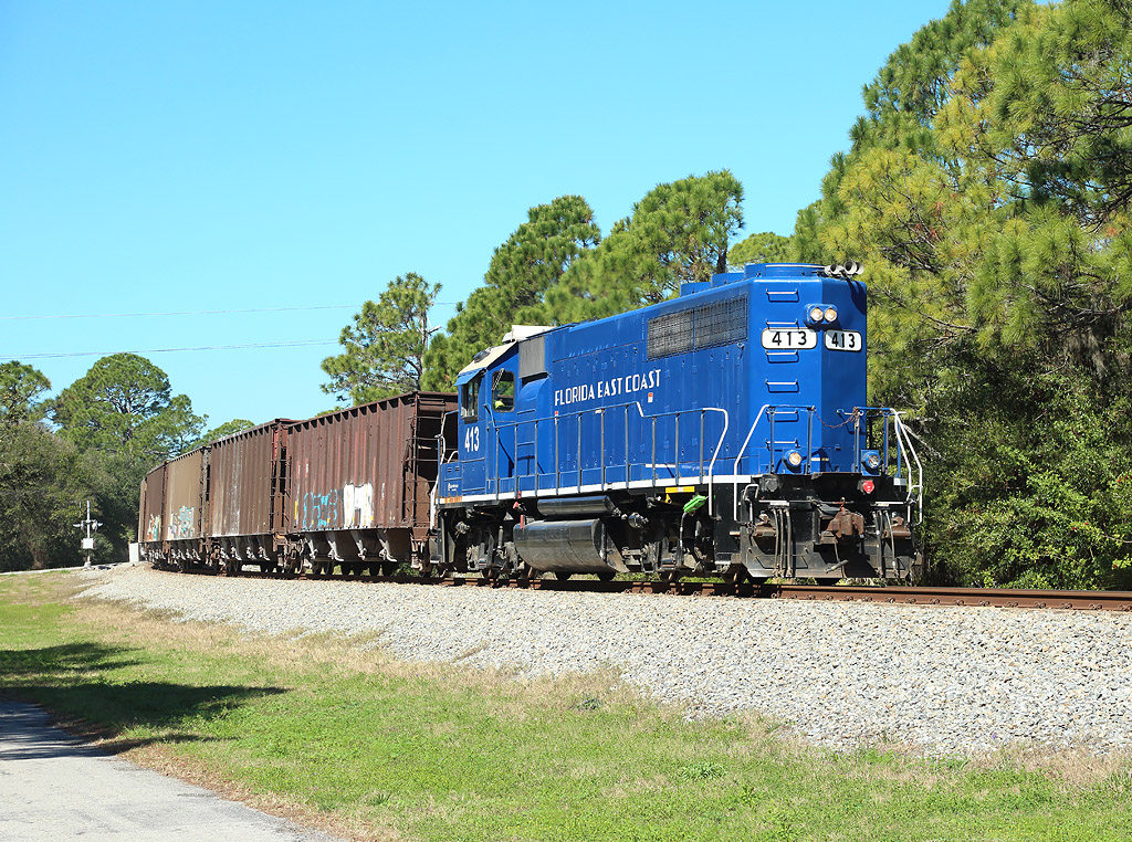 413 passes Turnbull Bay whilst hauling train 910 to New Smyrna Beach, 2 March 2022