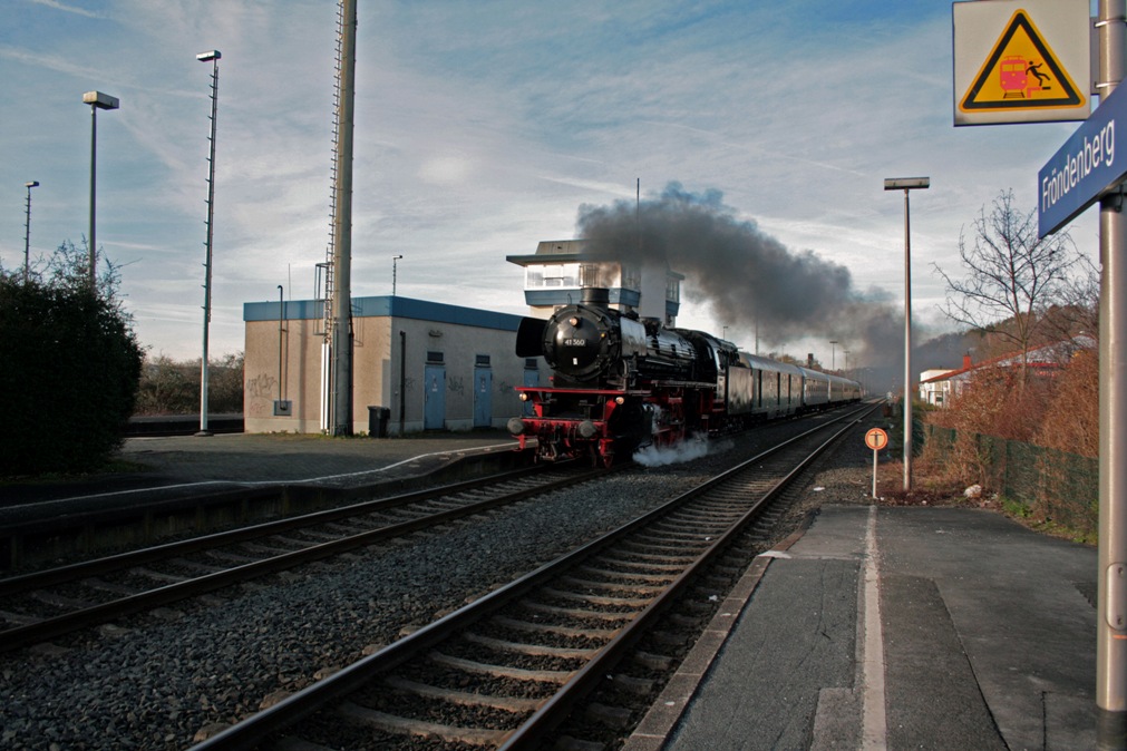41360 mit einem Sonderzug nach Winterberg in Fröndenberg. Am Ende läuft V 200 116. 18.01.2014