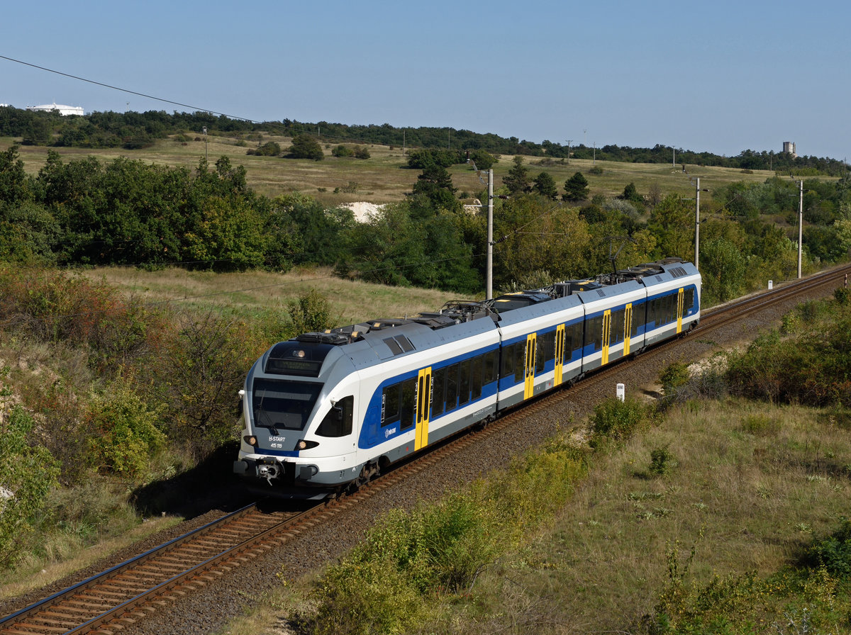 415 199 war am 18. September 2019 als D 964 von Budapest-Déli nach Veszprem unterwegs, und wurde von mir bei Petfürdö fotografiert.
