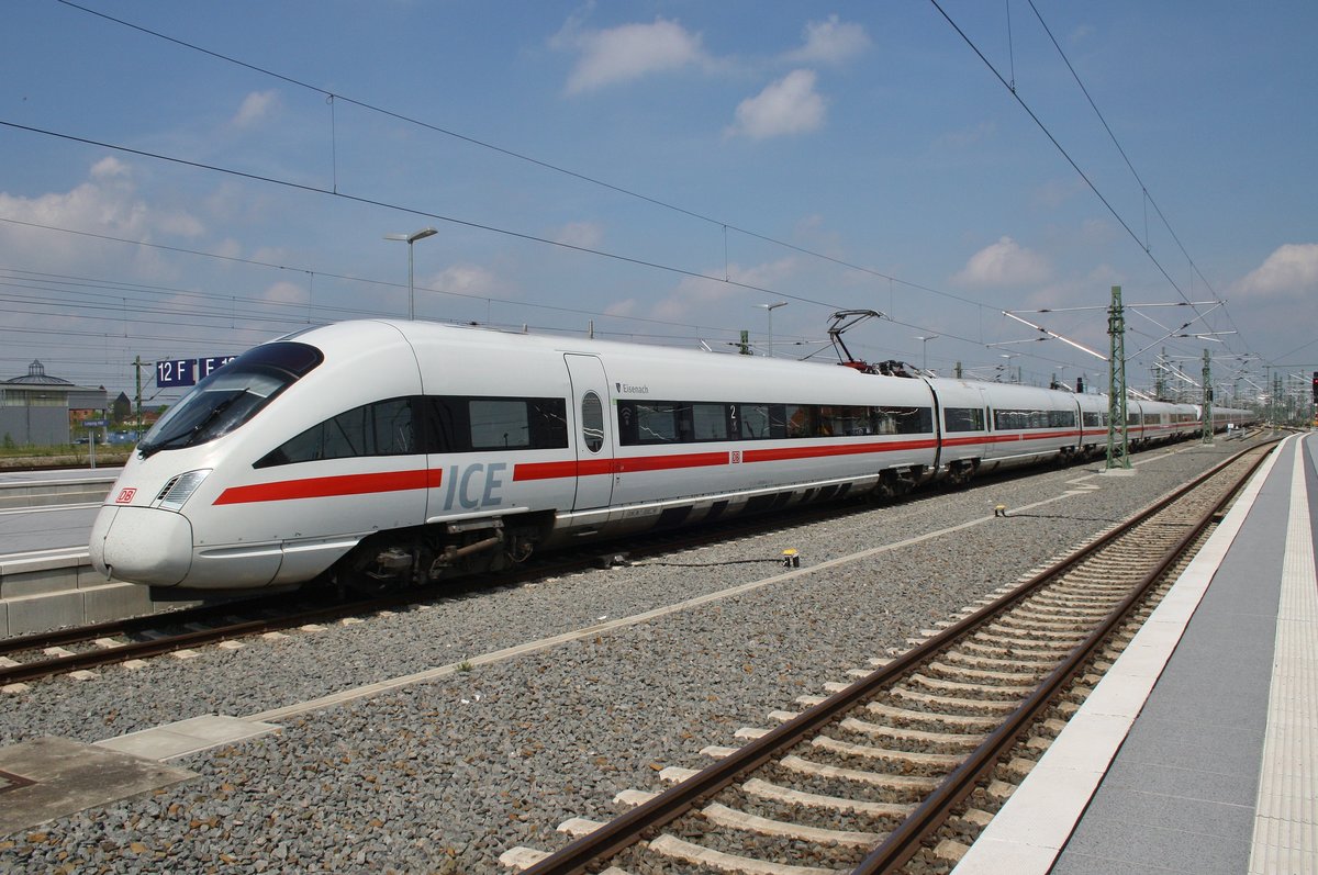 415 501-6  Eisenach  erreicht am 13.5.2017 als ICE1597 von Wiesbaden Hauptbahnhof nach Leipzig Hauptbahnhof zusammen mit 411 527-5  Weimar  als ICE1557 von Saarbrücken Hauptbahnhof nach Dresden Hauptbahnhof den Leipziger Hauptbahnhof.