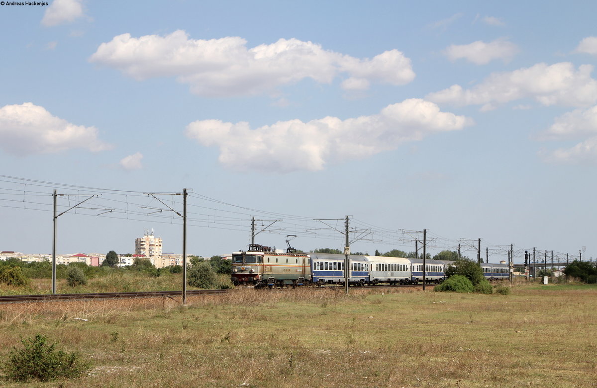 42 0302-8 mit dem IR 1993 (Mangalia-Craiova) bei Medgidia 31.8.17