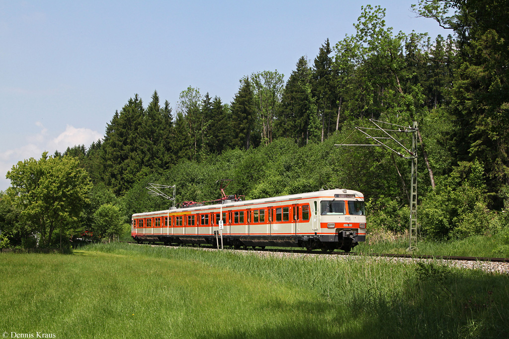 420 001 führte am 24.05.2014 Pendelfahrten zwischen Rosenheim und Rohrdorf durch. Dieses Bild zeigt ihn kurz vor seinem Ziel Rohrdorf.