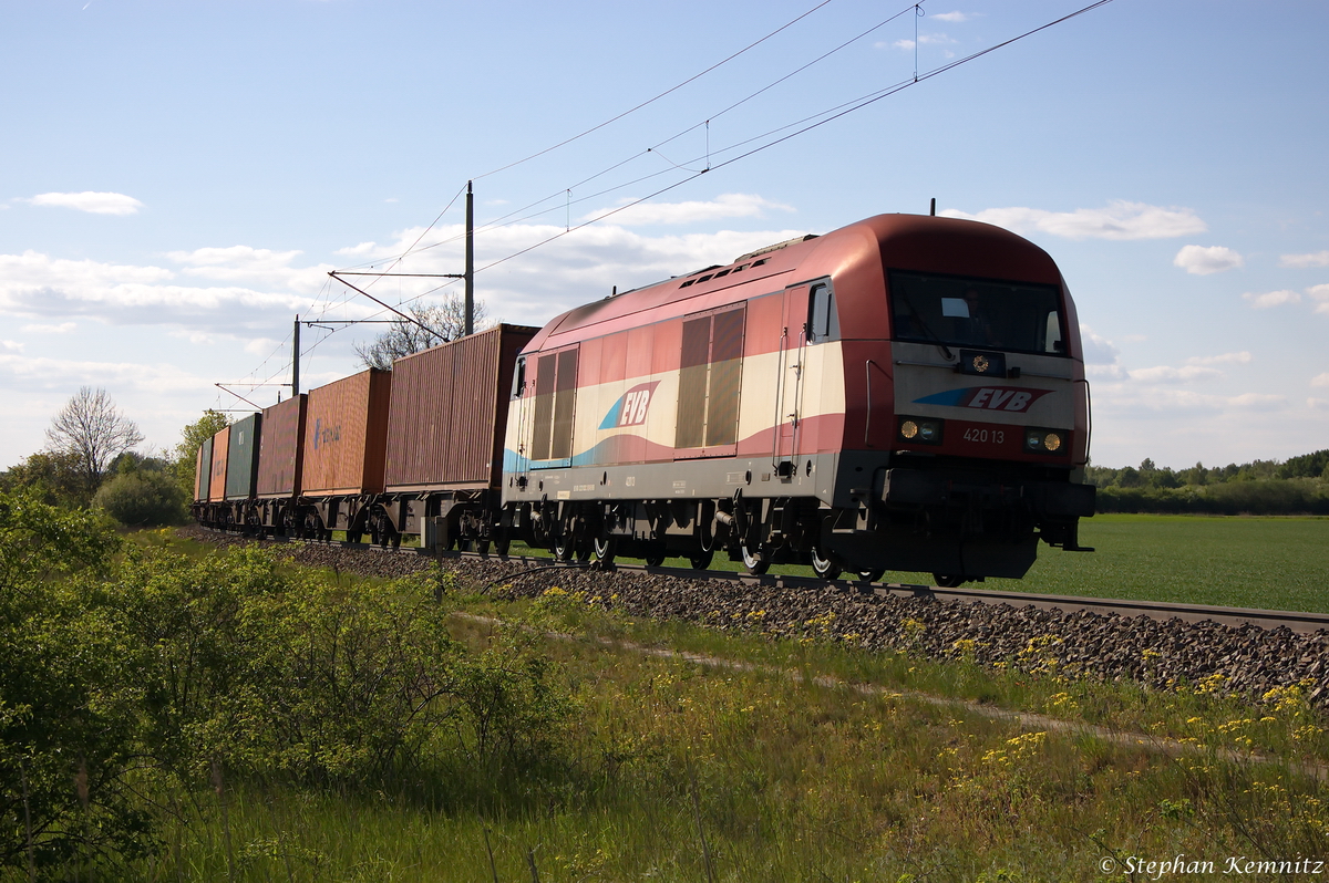 420 13 (223 033-3) EVB - Eisenbahnen und Verkehrsbetriebe Elbe-Weser GmbH mit einem Containerzug aus Richtung Salzwedel kommend in Stendal. Netten Gruß zurück! 03.05.2014