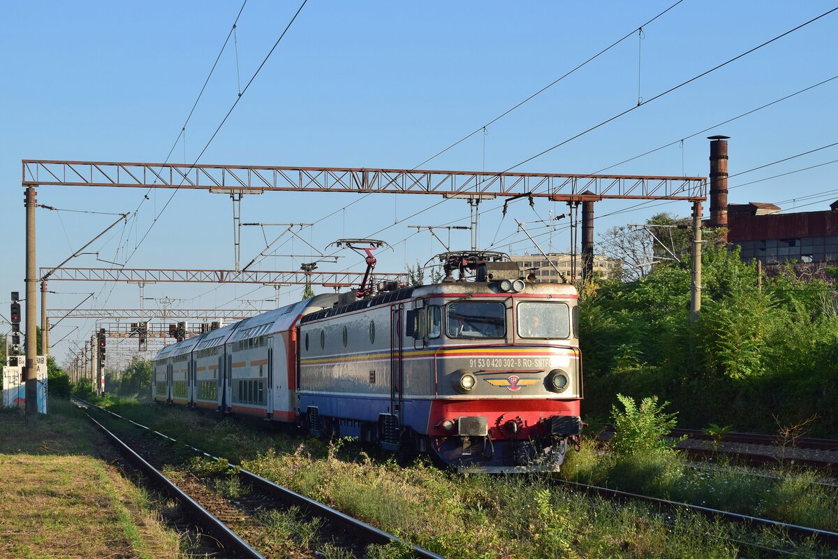 420 302-8 f�hrt mit dem R 5030 Ploiesti Sud - Bucuresti Nord durch Basarab in Richtung Bucuresti Nord.

Bukarest 03.08.2026