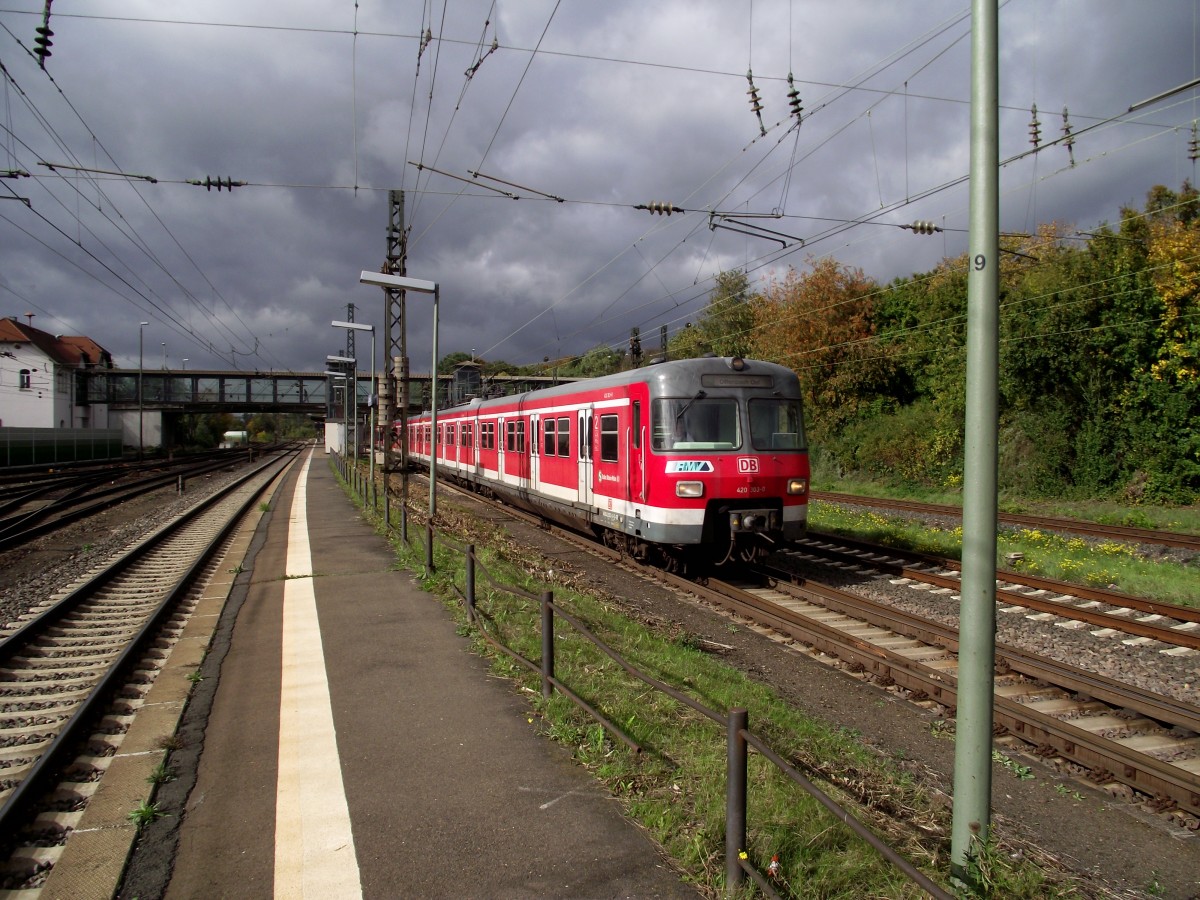 420 303-0 der S-Bahn Rhein/Main am 17.10.13 in Mainz-Bischofsheim auf der Linie S8