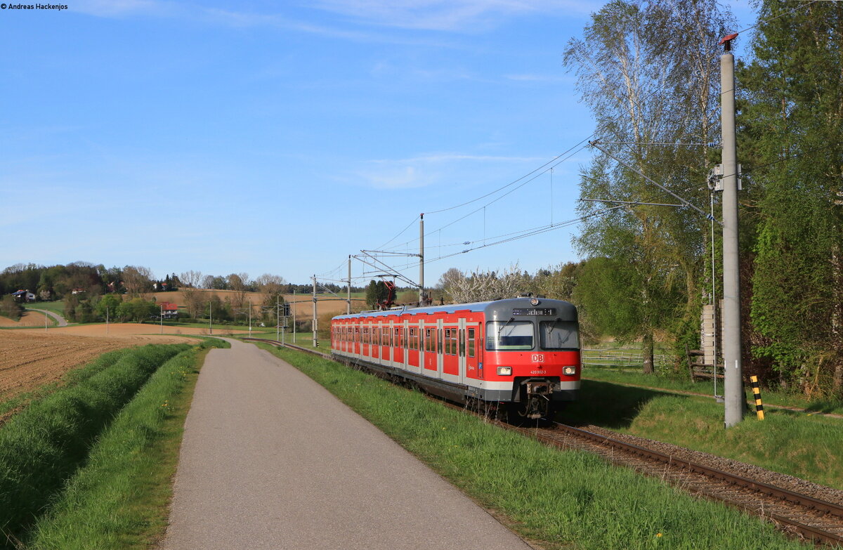 420 462-8 als S 63599 (Altomünster-Dachau Bf) bei Kleinberghofen 9.5.21