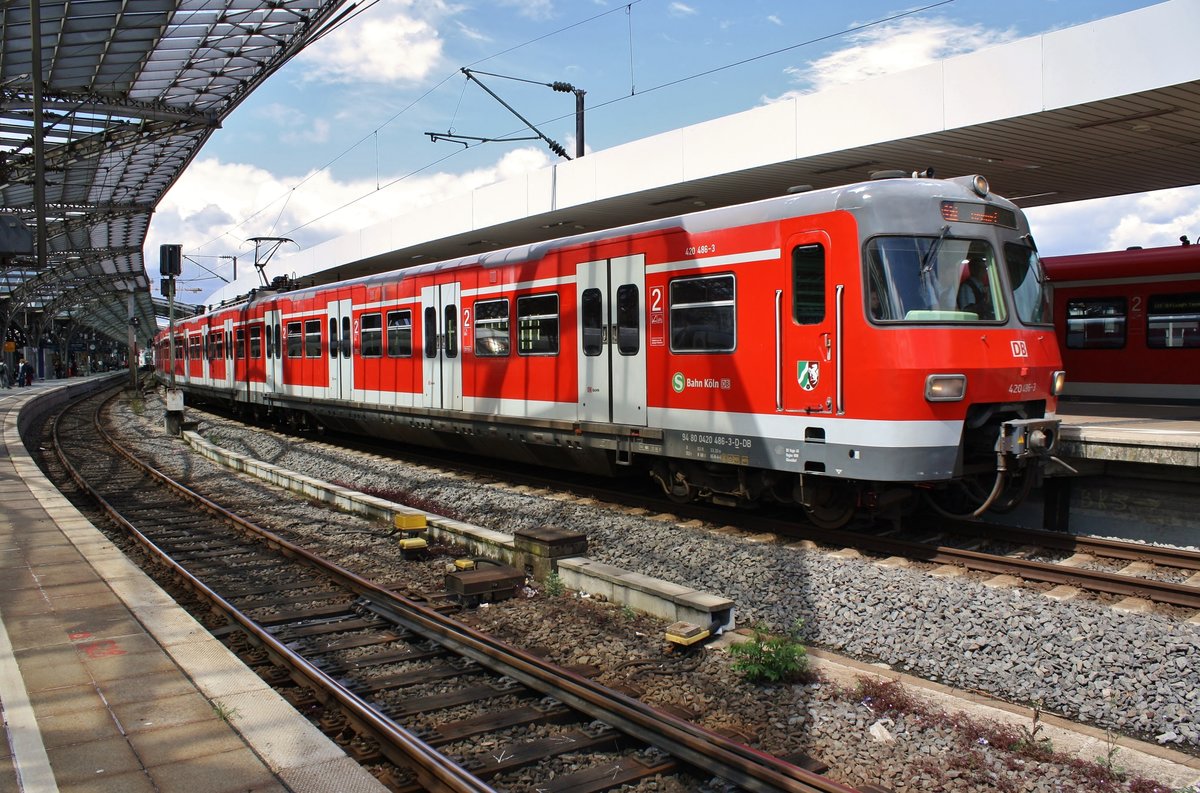 420 486-3 verlässt am 28.05.2019 als S12 von Horrem nach Hennef(Sieg) den Kölner Hauptbahnhof.