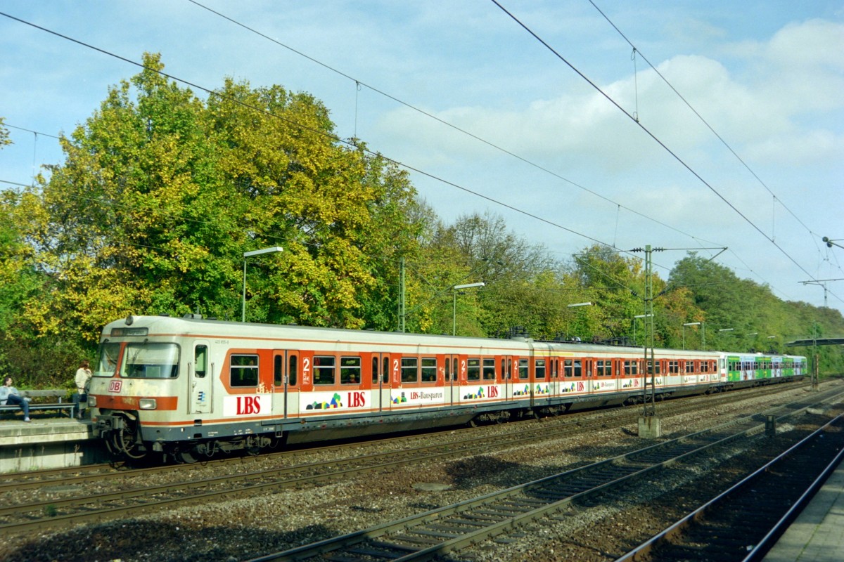 420 855 als S 3 (Backnang–Stuttgart Flughafen) am 24.10.2000 in Stuttgart-Sommerrain