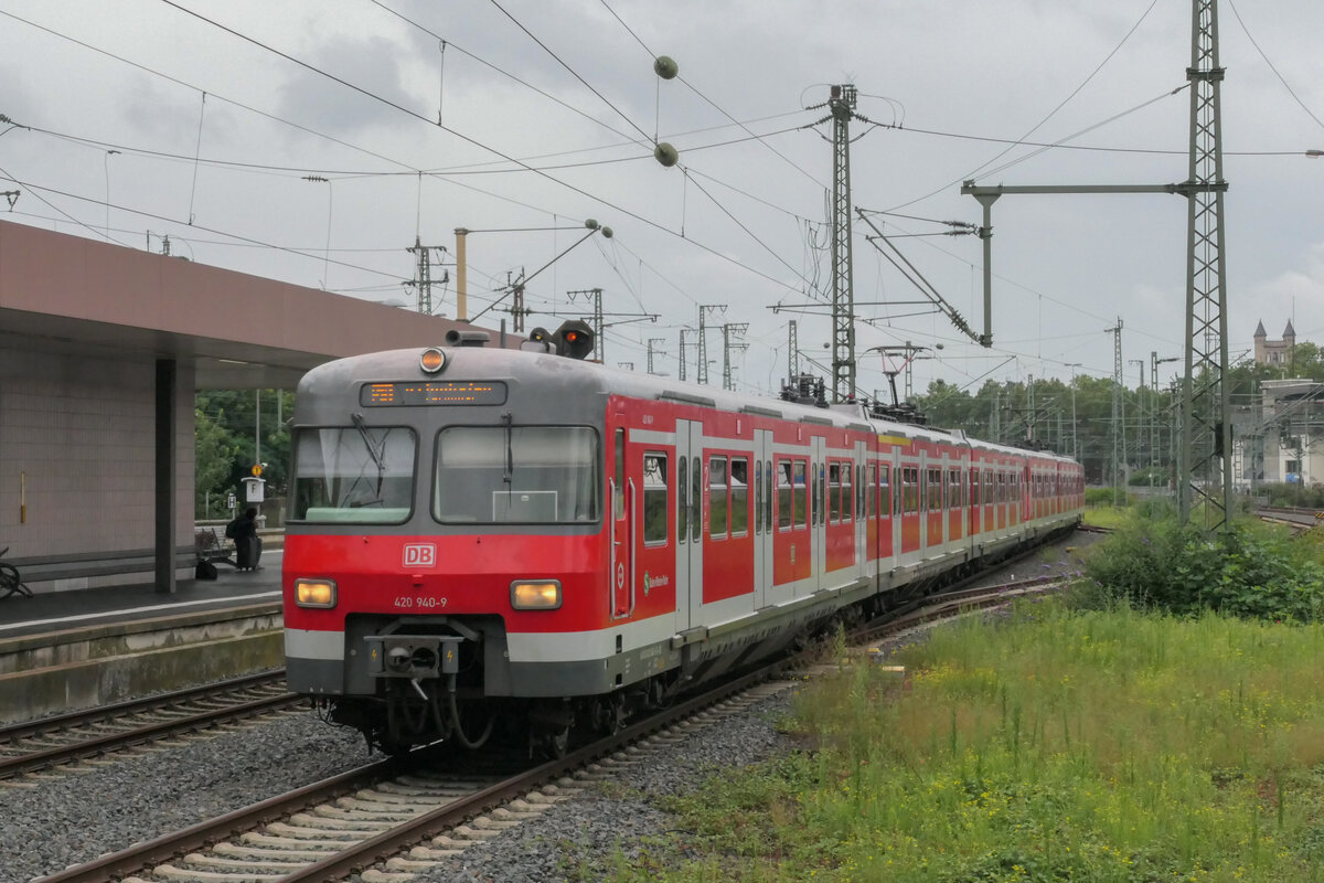 420 940 und 420 941 waren am 18.08.2021 bei der Bereitstellung im Düsseldorfer Hauptbahnhof zu