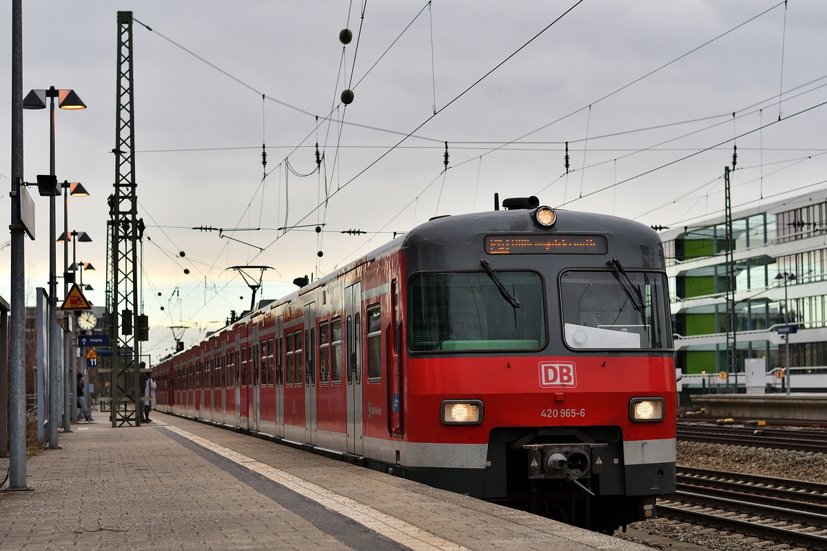 420 965 fährt am 4. März 2019 in München Heimeranplatz ein.