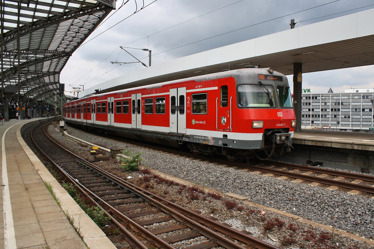 420 987-0 fährt am 13.07.2019 als S12 von Köln-Ehrenfeld nach Hennef(Sieg) aus dem Kölner Hauptbahnhof aus. 