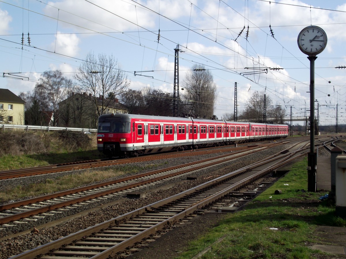 420 xxx-x + 420 xxx-x der S-Bahn Rhein Main als S8 in Mainz Bischofsheim 