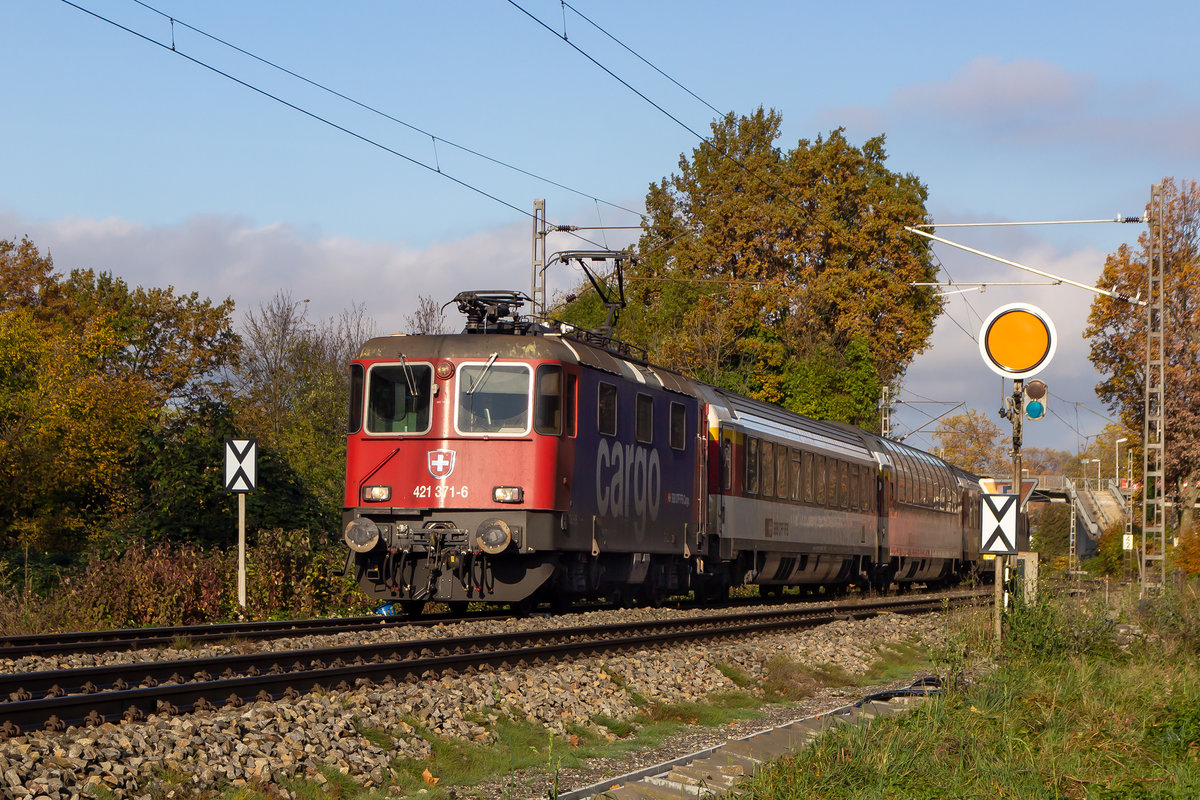 421 371-6 mit dem EC 196 kurz hinter Lindau gen Österreich. 10.11.19