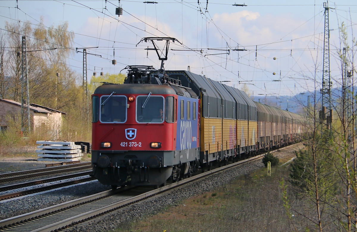421 373-2 mit geschlossenen ARS-Autotransportwagen in Fahrtrichtung Süden. Aufgenommen in Eichenberg am 18.04.2015.