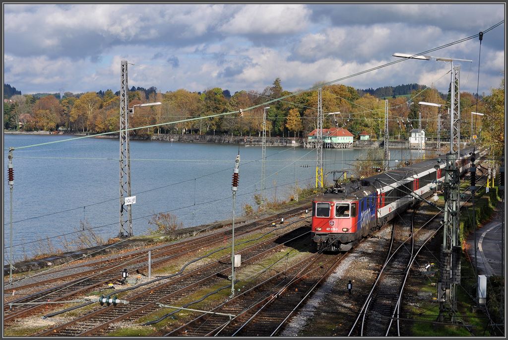 421 379-9 erreicht mit EC193 aus Zrich die Bodenseeinsel Lindau. (05.11.2013)