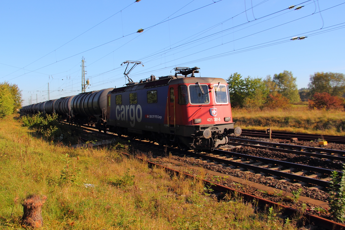 421 381-5 SBB Cargo bei Bamberg am 30.09.2011.