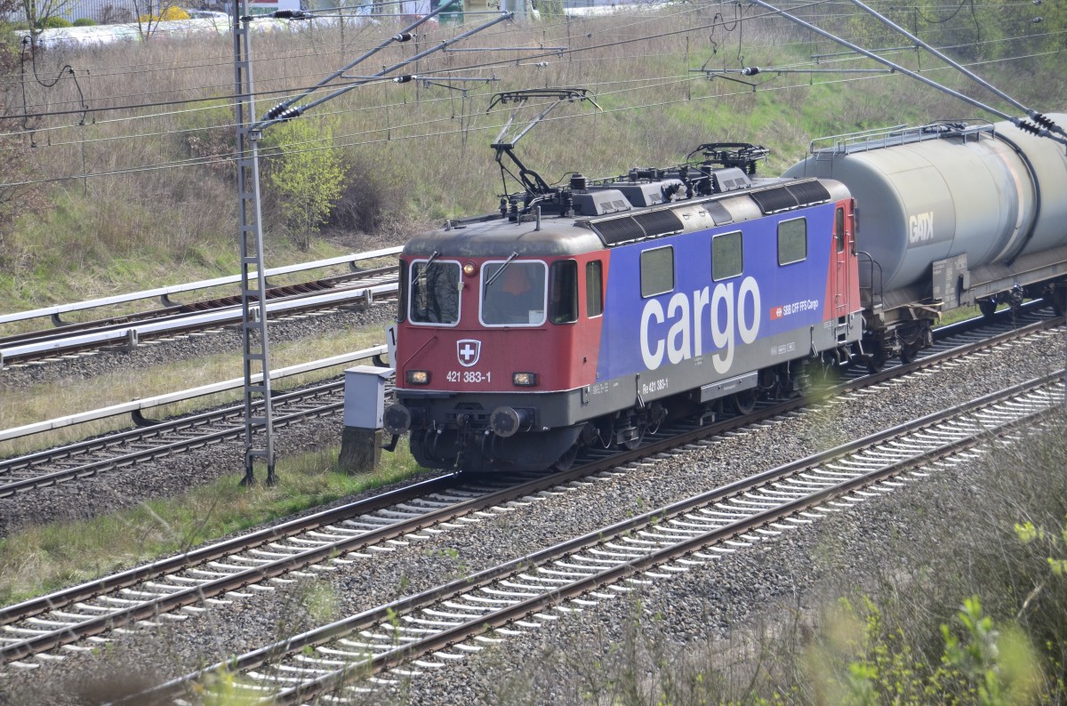 421 383 mit einem Kesselwagenzug auf dem Beriner-Außenring in Höhe des Bahnhofs Hohenschönhausen