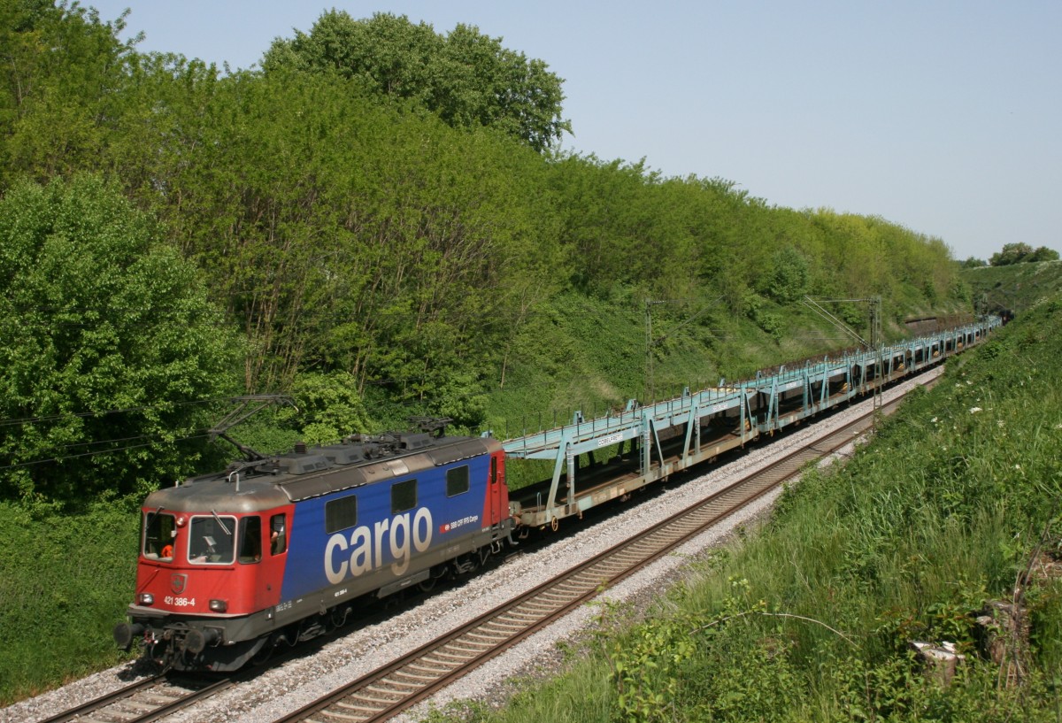 421 386 mit DGS 75733 (TXL, Bremen Rbf–Regensburg Ost) am 22.05.2014 zwischen Deining und Batzhausen