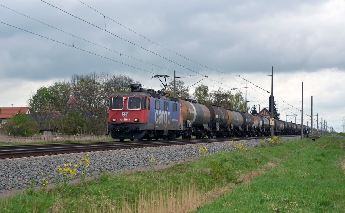 421 389 beförderte am 10.04.14 einen Kesselwagenzug durch Braschwitz gen Halle(S). Gruß ans Personal!