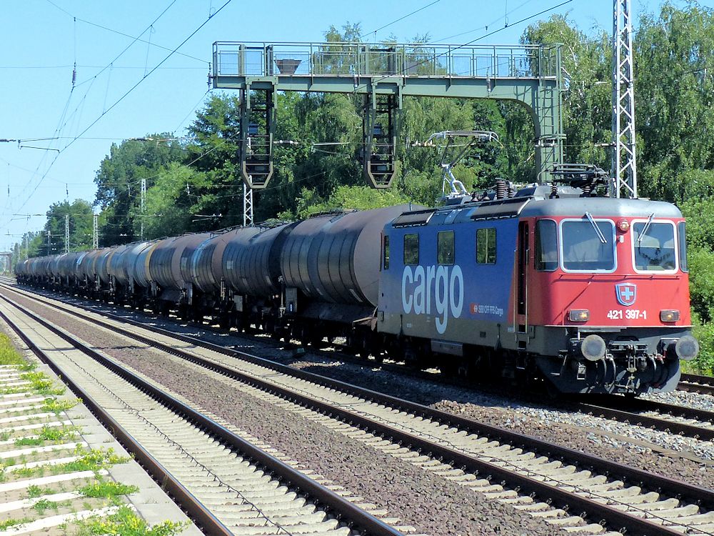  421 397-1 (91 85 4421 397-1 CH-SBBC) Dedensen/Gümmer - 01.07.2015<P>Weitere Bilder zum Thema Bahnfotografie gibt es auf meiner Site unter:<br> 
<a href= http://www.ralf-bueker.de/Ralf's Eisenbahnbilder.htm target= _blank >Ralf's Eisenbahnbilder