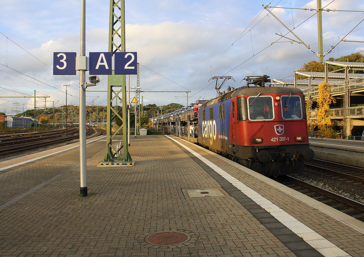 421 397-1 von SBB-Cargo kommt durch Herzogenrath aus Richtung Neuss mit einem Polen nach Aachen-West und dann weiter nach Belgien und fährt in Richtung Kohlscheid,Richterich,Laurensberg,Aachen-West. 
Aufgenommen vom Bahnsteig 2 in Herzogenrath.
Bei Sonnenschein und Wolken am Nachmittag vom 17.10.2016.