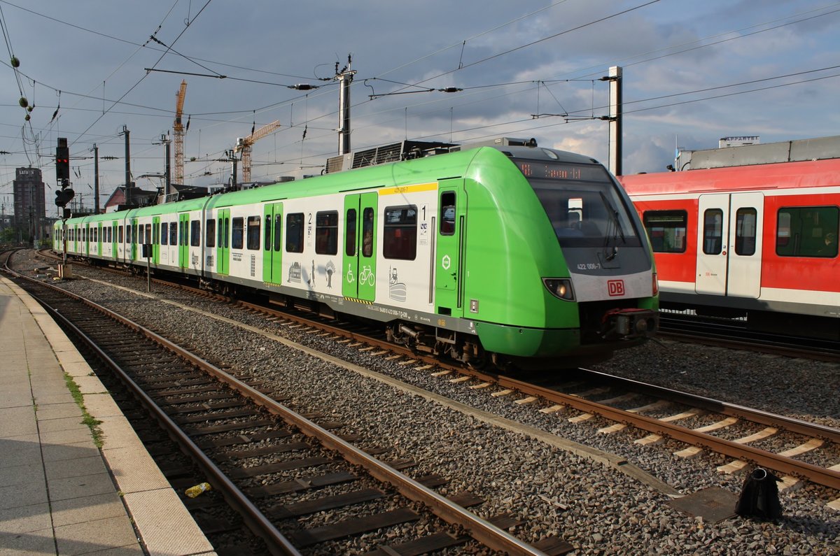 422 006-7 fährt am 28.05.2019 als S6 von Köln-Worringen nach Essen Hauptbahnhof in den Kölner Hauptbahnhof ein. 