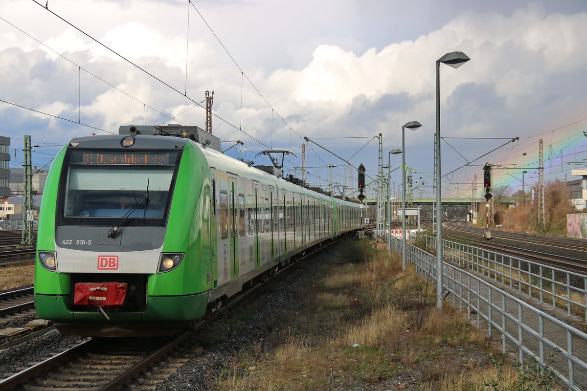 422 016 gemeinsam mit Baureihenerstling 422 001 als S1 von Dortmund nach Solingen, am 7.3.19 fuhr dieser Park ein die Station Düsseldorf-Derendorf ein.