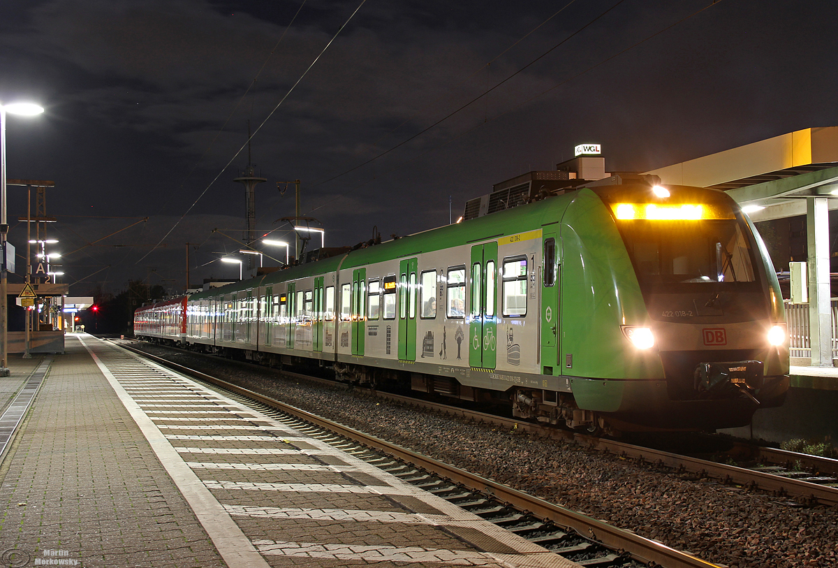 422 018 auf der S6 in Leverkusen Mitte am 07.11.2019