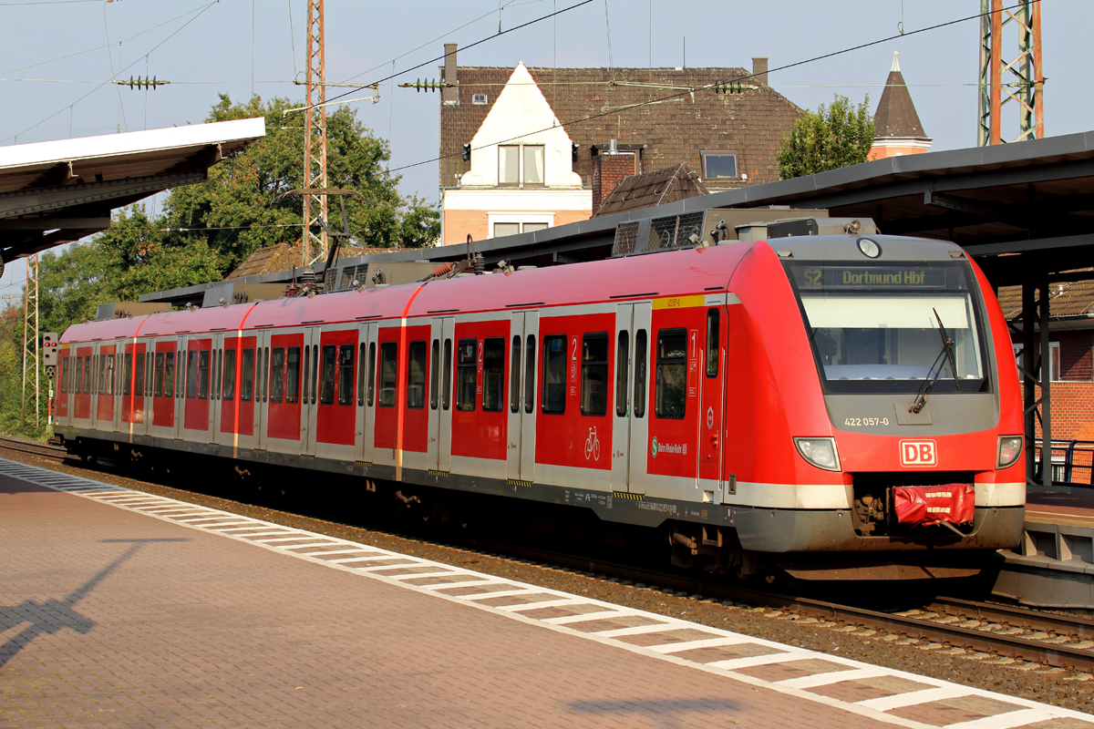 422 057-0 als S 2 nach Dortmund Hbf. in Castrop-Rauxel 8.9.2014