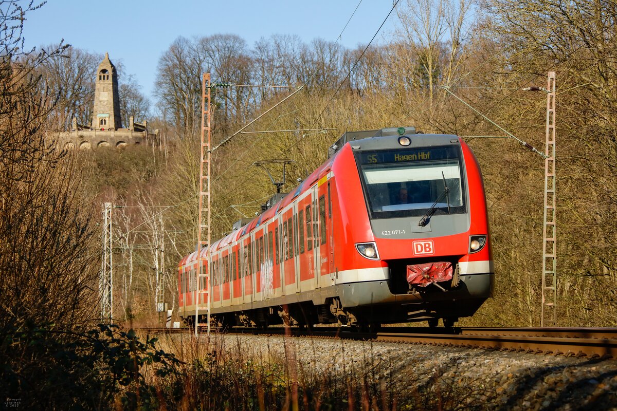 422 071-1 DB als S5 in Witten, am 27.02.2022.