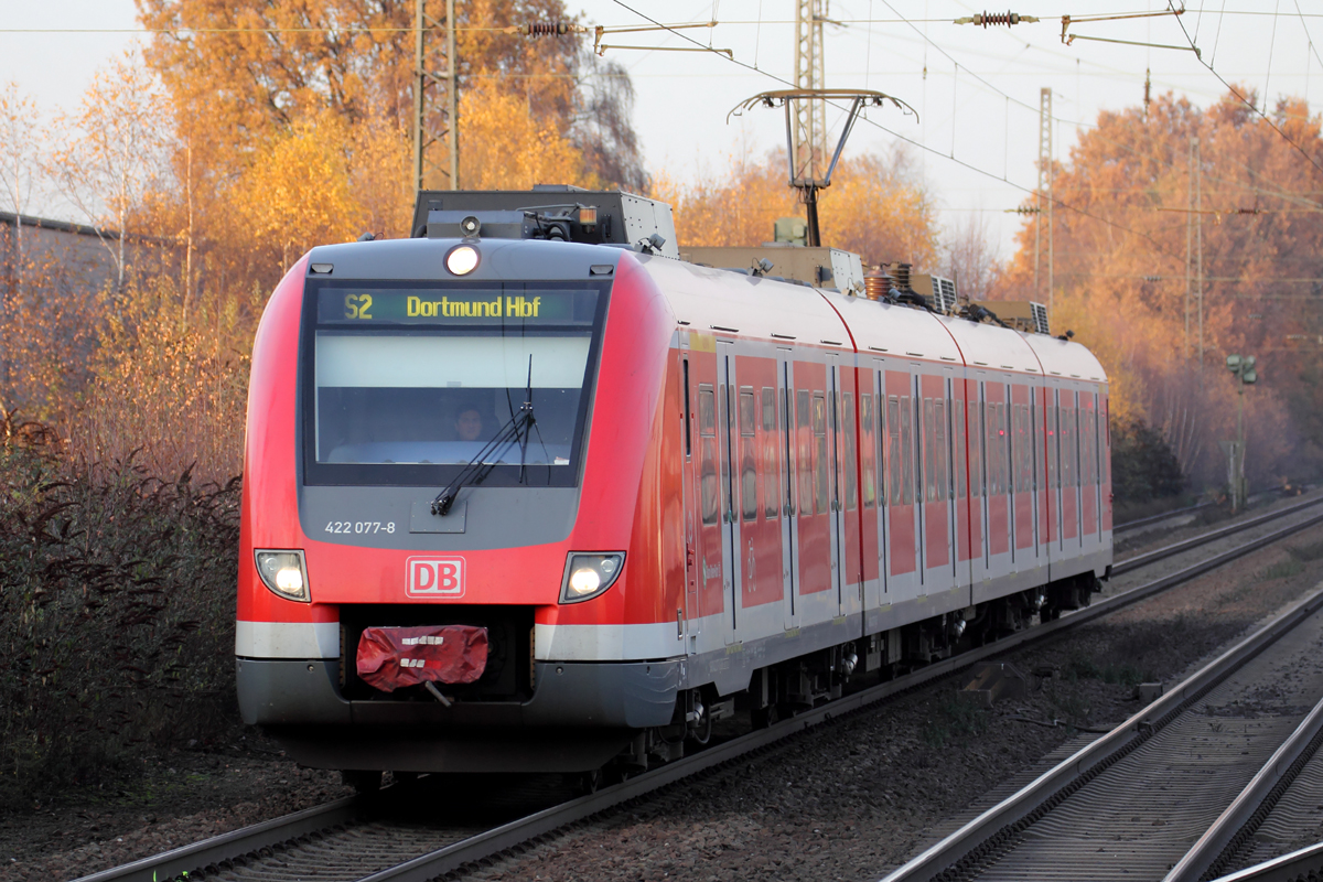 422 077-8 als S 2 nach Dortmund Hbf. bei der Einfahrt in Recklinghausen-Süd 3.12.2013