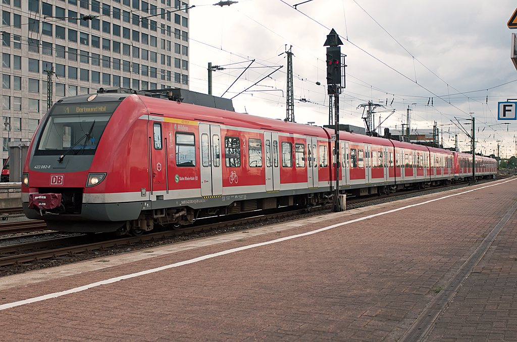 422 082-8 ( 94 80 0422 082-8 D-DB )  Hilden , ALSTOM Transport Deutschland GmbH, [D]-Salzgitter, Baujahr 2010, Eigentümer: DB Regio NRW GmbH, [D]-Düsseldorf, 
Fahrzeugnutzer: S-Bahn Rhein-Ruhr, [D]-Düsseldorf, Bh Essen, 31.08.2013, Dortmund Hbf