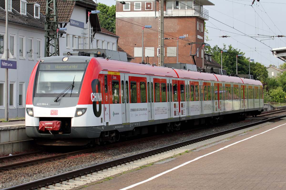 422 084-4 als S9 nach Wuppertal Hbf. steht Abfahrbereit in Haltern am See 27.5.2015