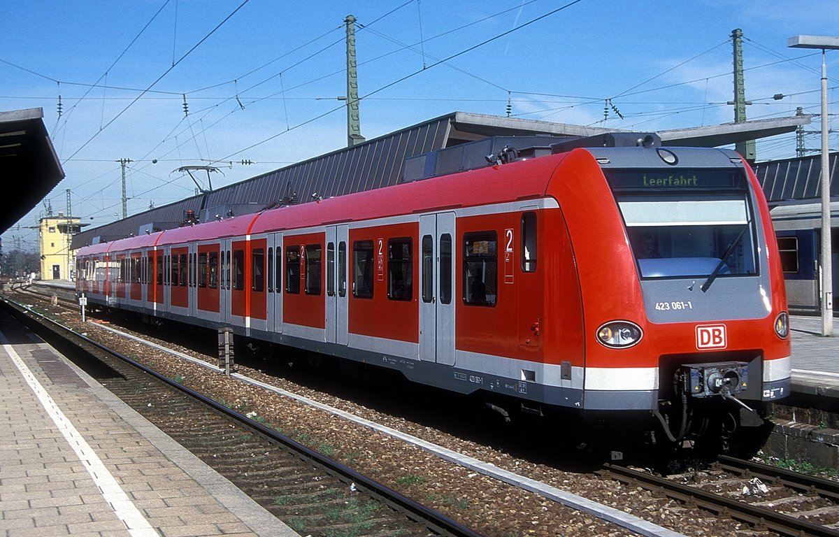 423 061  M. - Pasing  02.04.01
