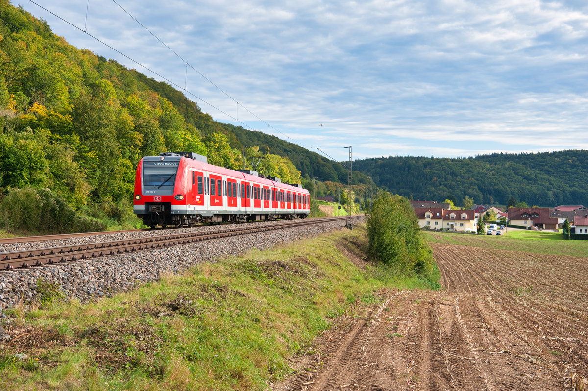 423 094 der S-Bahn München mit einer Überführungsfahrt aus Krefeld nach München-Steinhausen bei Breitenfurt, 29.09.2019