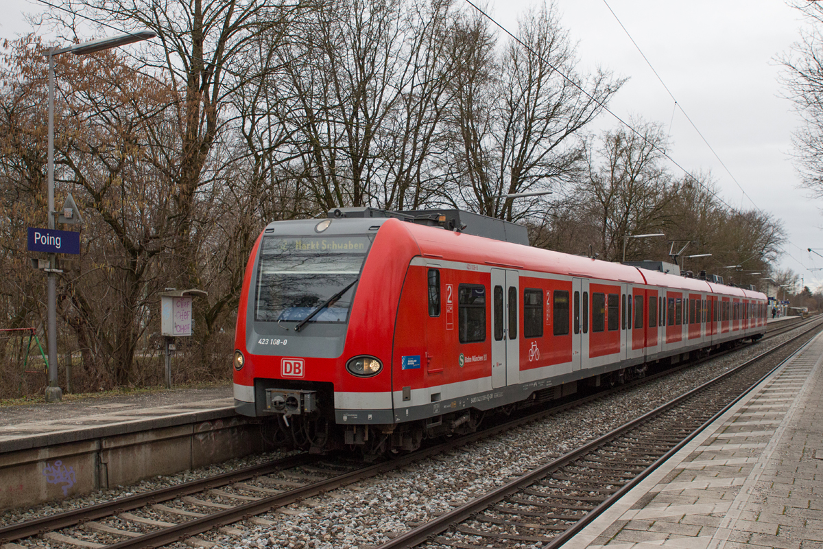 423 108-0 wurde am 21.02.16 bei der Ausfahrt aus Poing als S2 nach Markt Schwaben im Bild festgehalten.