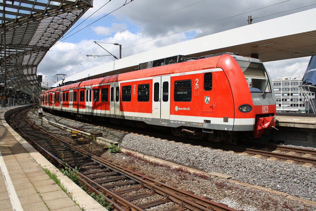 423 198-1 verlässt am 28.05.2019 als S19 von Düren nach Hennef(Sieg) den Kölner Hauptbahnhof.