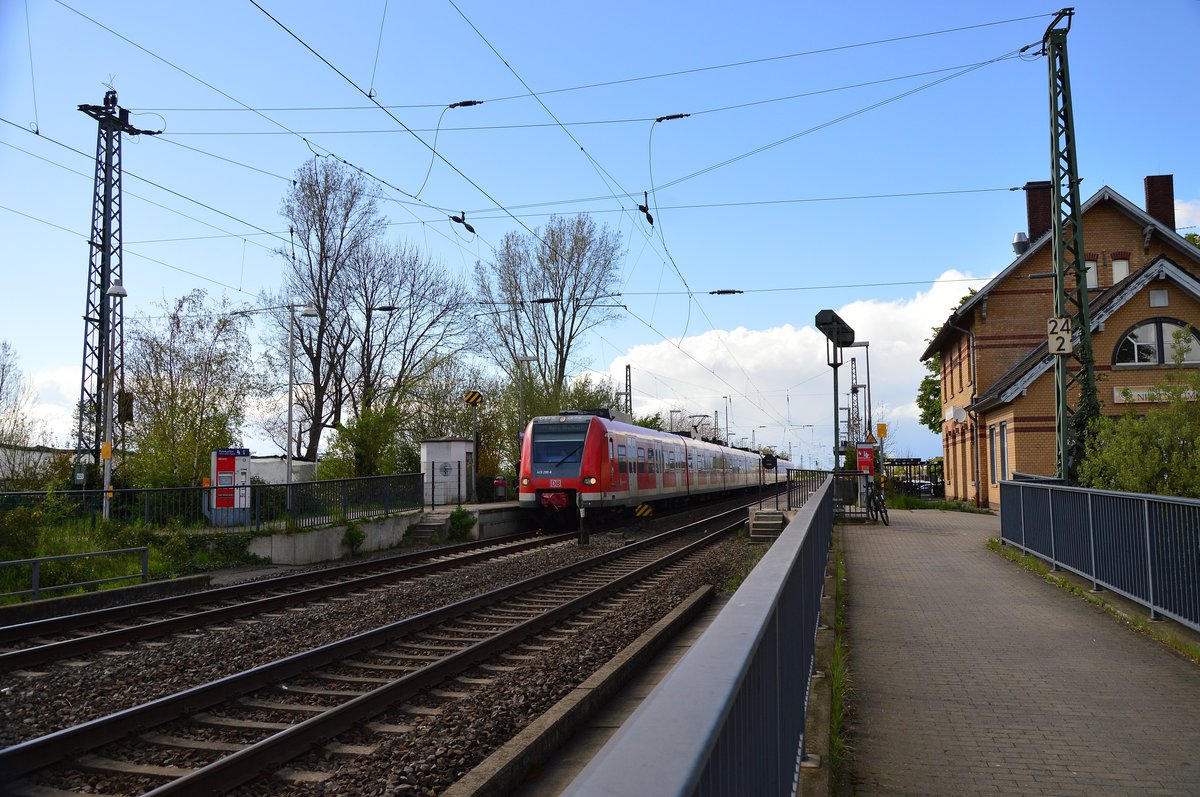 423 290-6 am Bahnsteig in Nievenheim auf seinem Weg nach Bergisch Gladbach. 24.4.2016